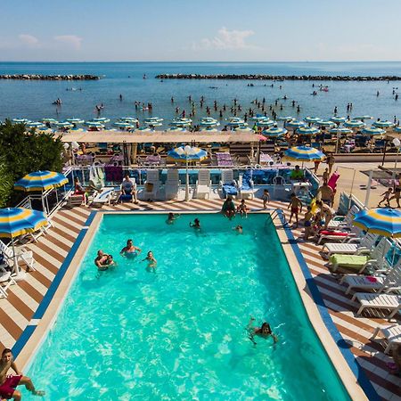 Bikini Tropicana Family Hotel Lido Di Savio Eksteriør billede