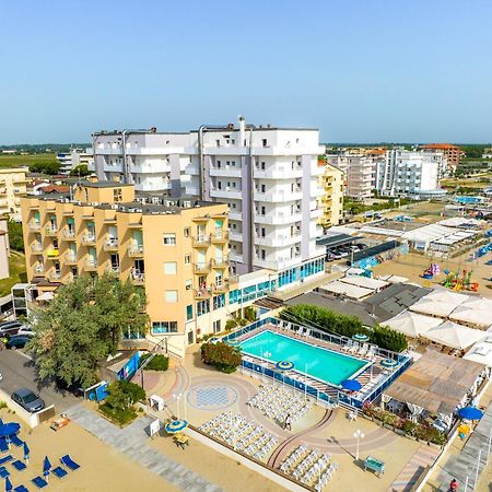 Bikini Tropicana Family Hotel Lido Di Savio Eksteriør billede