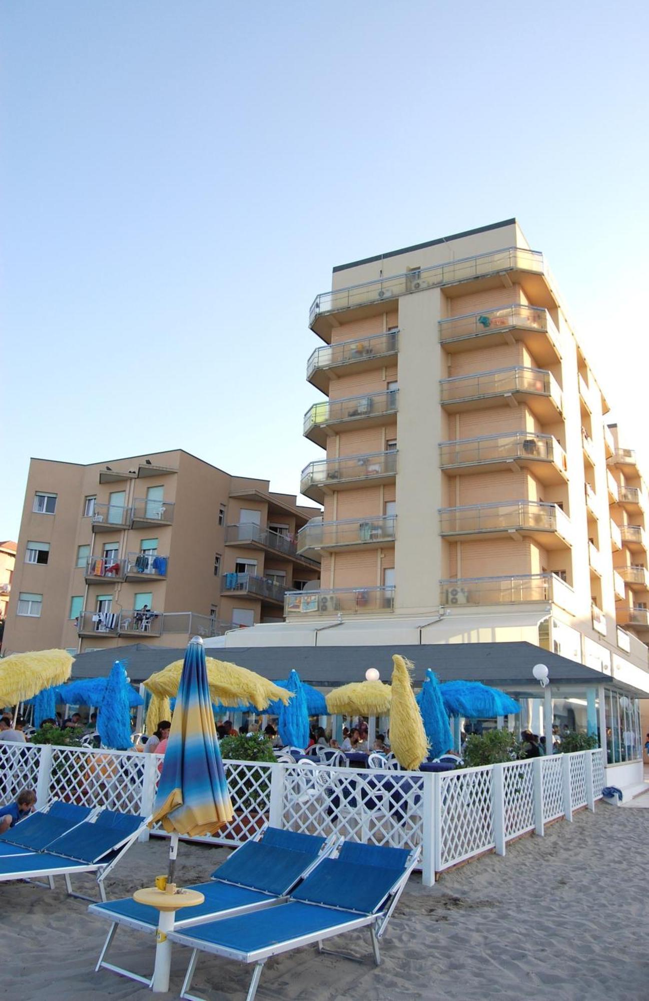 Bikini Tropicana Family Hotel Lido Di Savio Eksteriør billede